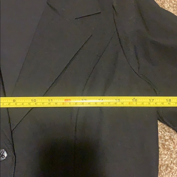 Size 6 black blazer - Laura G.- never worn - Picture 10 of 11